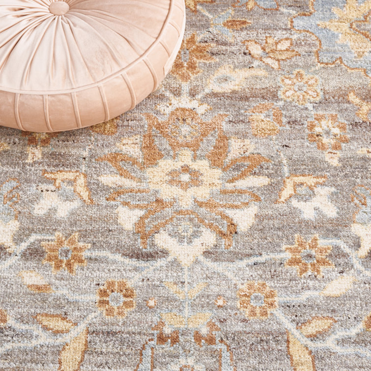 Ivory and Gray Hand-Knotted Wool 6' x 9' Rug