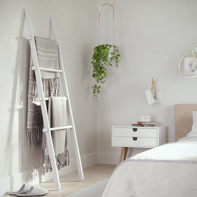 White Ash and Poplar Wood Blanket Ladder with Metal Bars