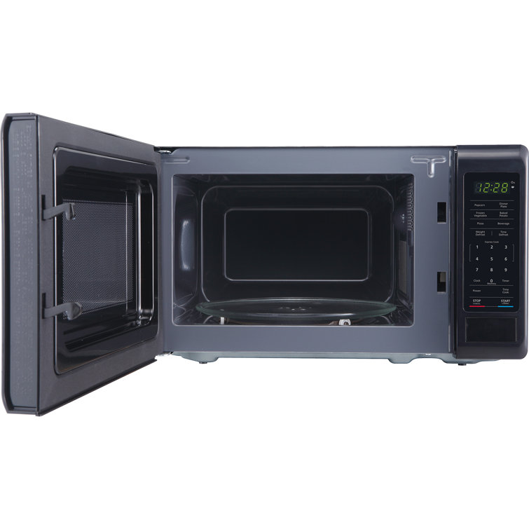 Magic Chef Black 0.7 Cu Ft 700 Watt Countertop Microwave Oven