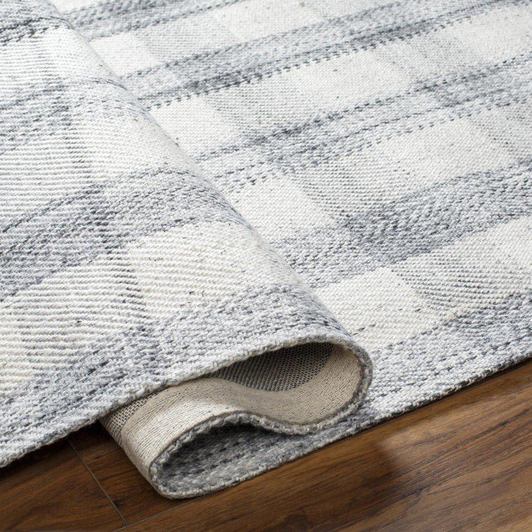 Ash Gray and White Handwoven Wool and Synthetic 5' x 7' Area Rug