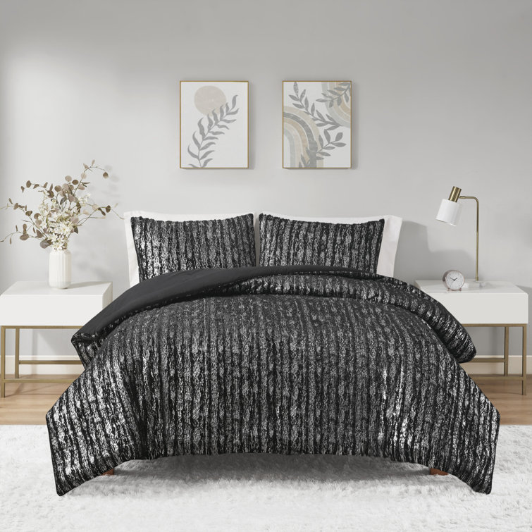 King Black and Silver Reversible Faux Fur Comforter Set