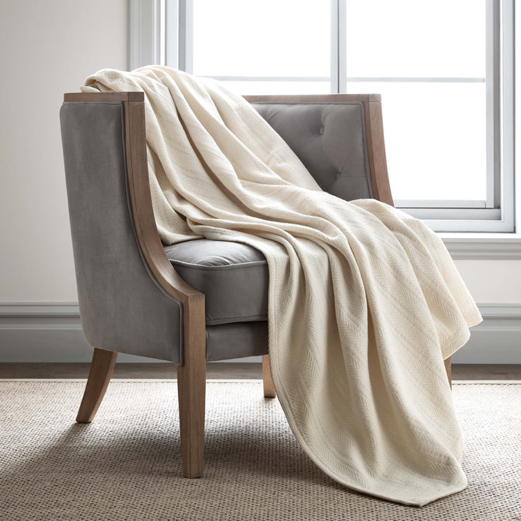 Luxurious King-Sized Chevron Cotton Blanket in Ecru
