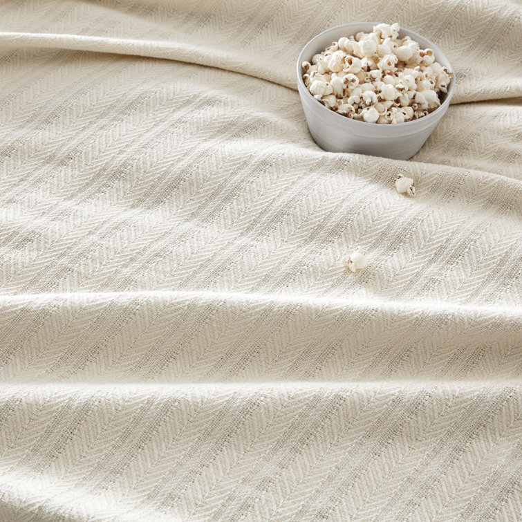 Luxurious King-Sized Chevron Cotton Blanket in Ecru