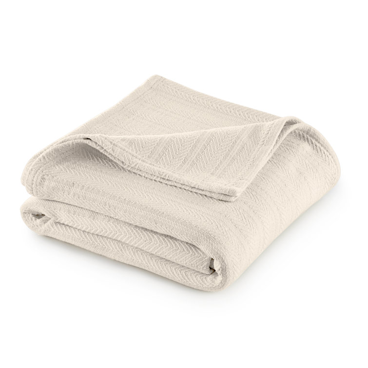 Luxurious King-Sized Chevron Cotton Blanket in Ecru