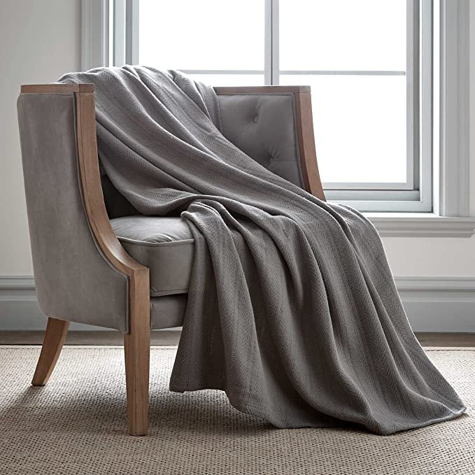 Luxurious King-Sized Chevron Cotton Blanket in Soft Gray