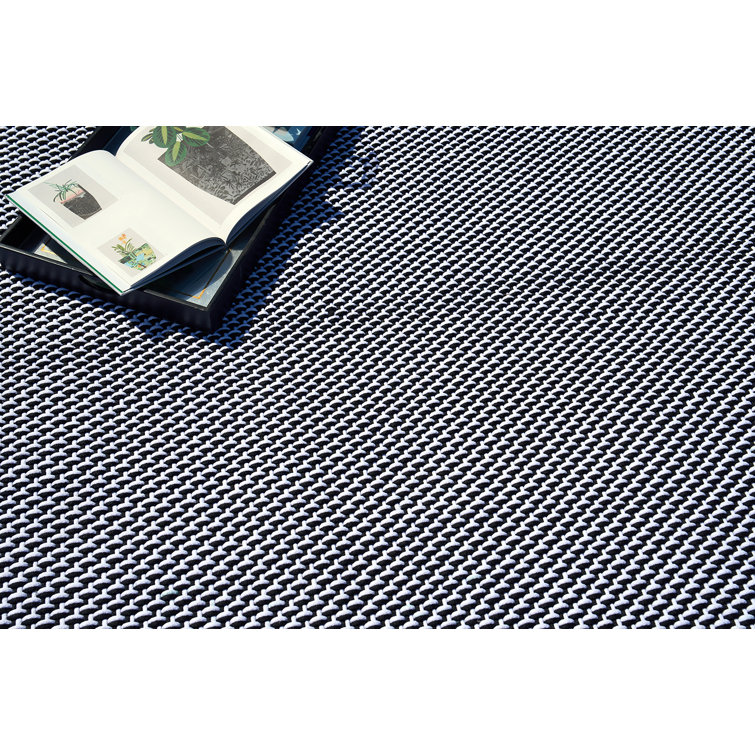 Handmade Rectangular White and Black Synthetic Indoor/Outdoor Rug