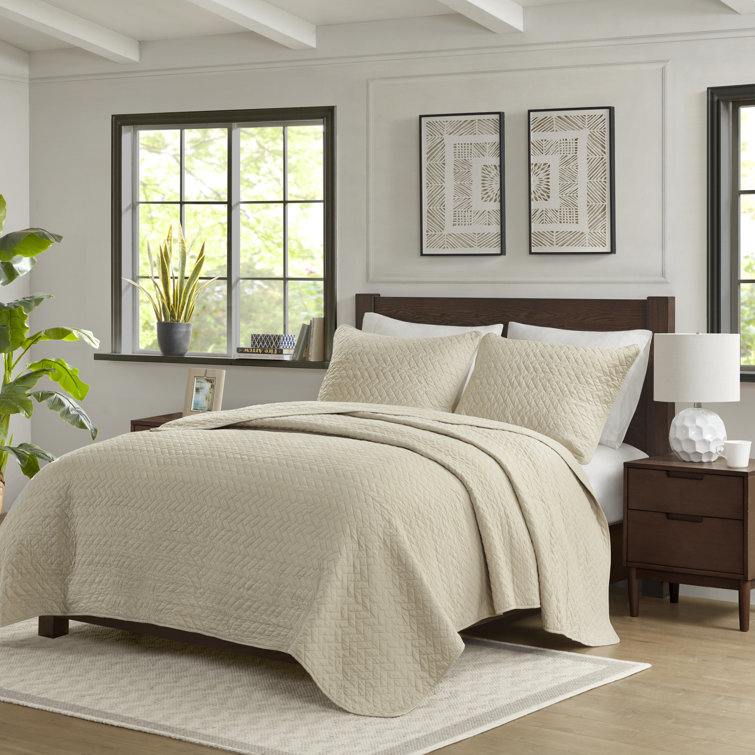 Luxurious Linen Velvet Queen Quilt and Sham Set