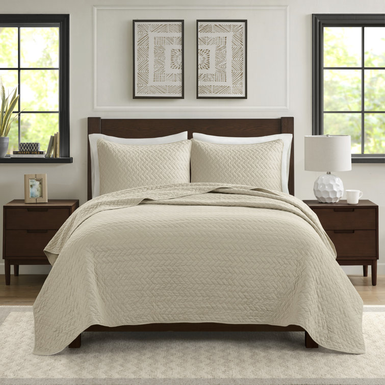 Luxurious Linen Velvet Queen Quilt and Sham Set