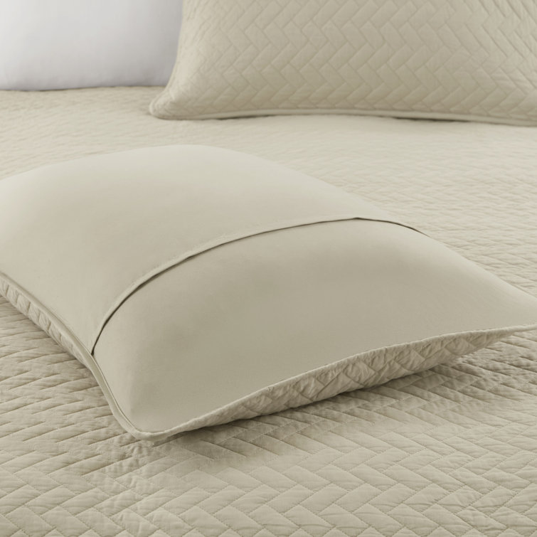 Luxurious Linen Velvet Queen Quilt and Sham Set