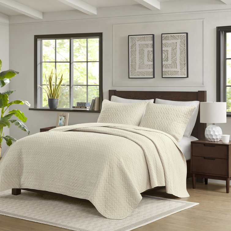 Peacock Velvet King Quilt Set with Cotton Herringbone Pattern
