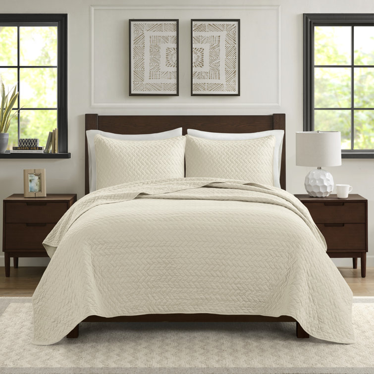 Peacock Velvet King Quilt Set with Cotton Herringbone Pattern