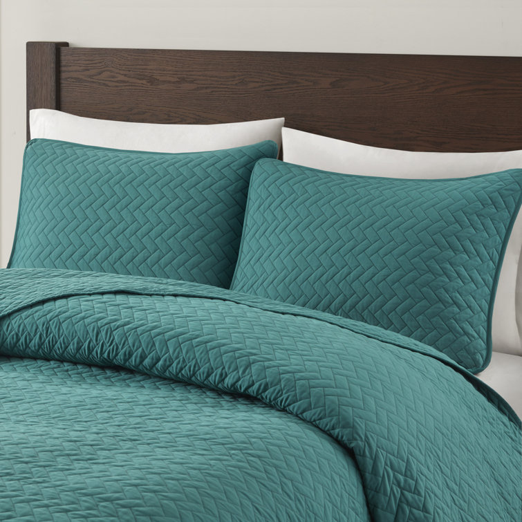 Peacock Velvet King Quilt Set with Cotton Herringbone Pattern