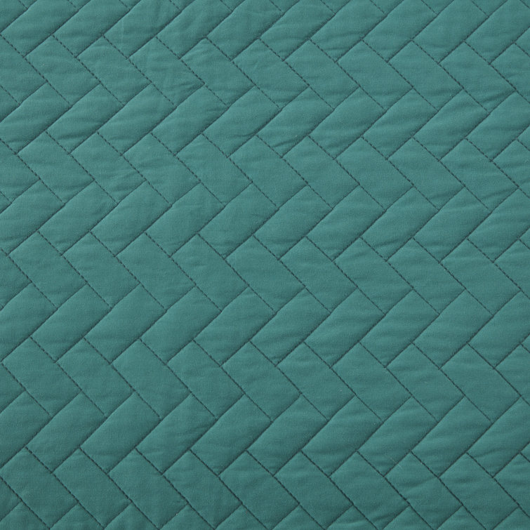 Peacock Velvet King Quilt Set with Cotton Herringbone Pattern