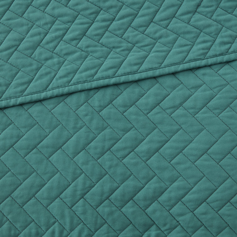 Peacock Velvet King Quilt Set with Cotton Herringbone Pattern