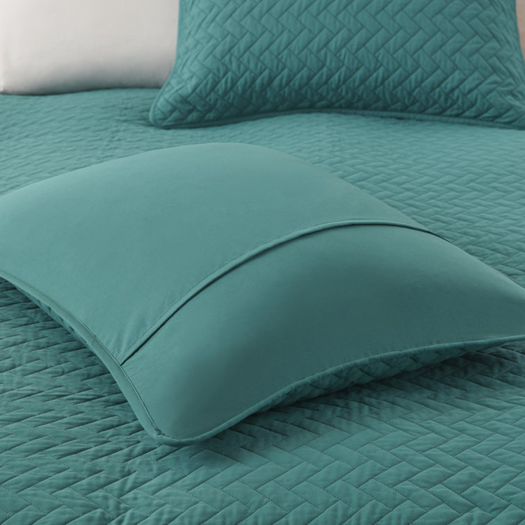 Peacock Velvet King Quilt Set with Cotton Herringbone Pattern