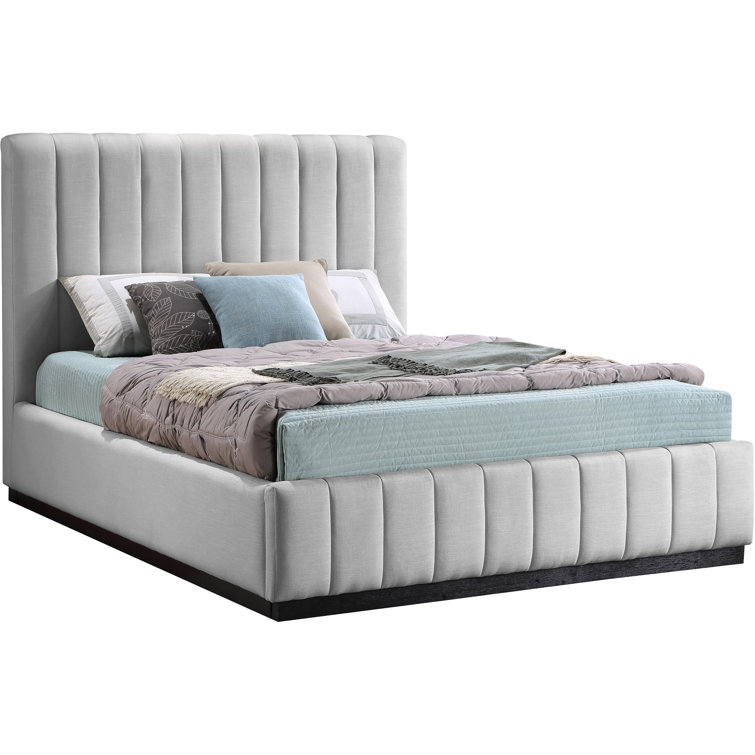 Gray Queen Linen Upholstered Bed with Tufted Headboard