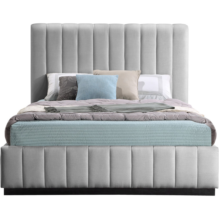 Gray Queen Linen Upholstered Bed with Tufted Headboard