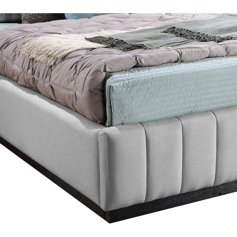 Gray Queen Linen Upholstered Bed with Tufted Headboard