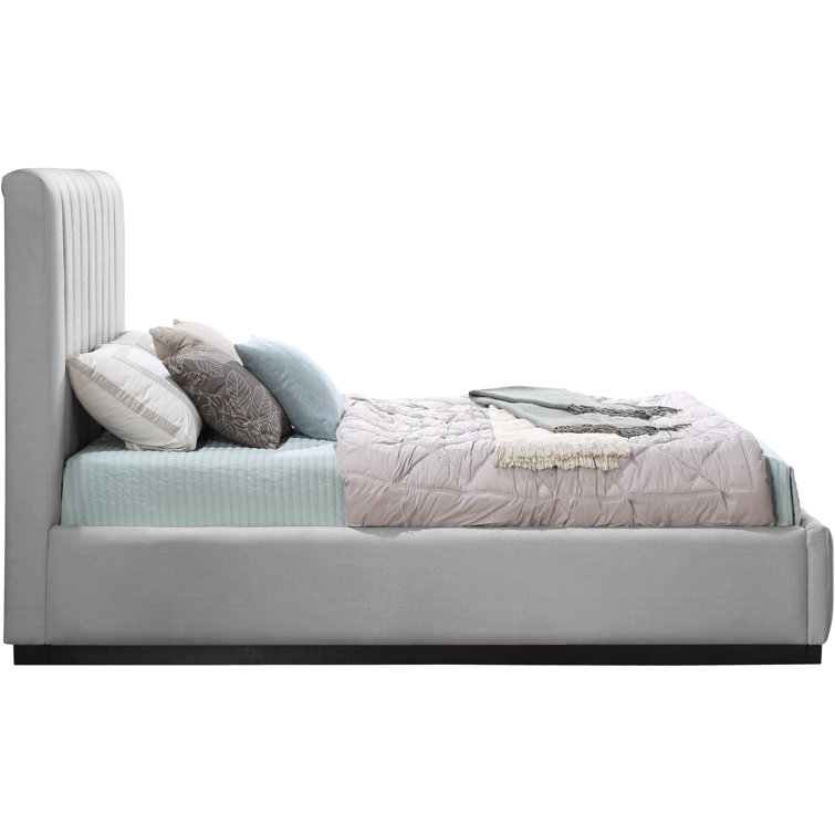 Gray Queen Linen Upholstered Bed with Tufted Headboard