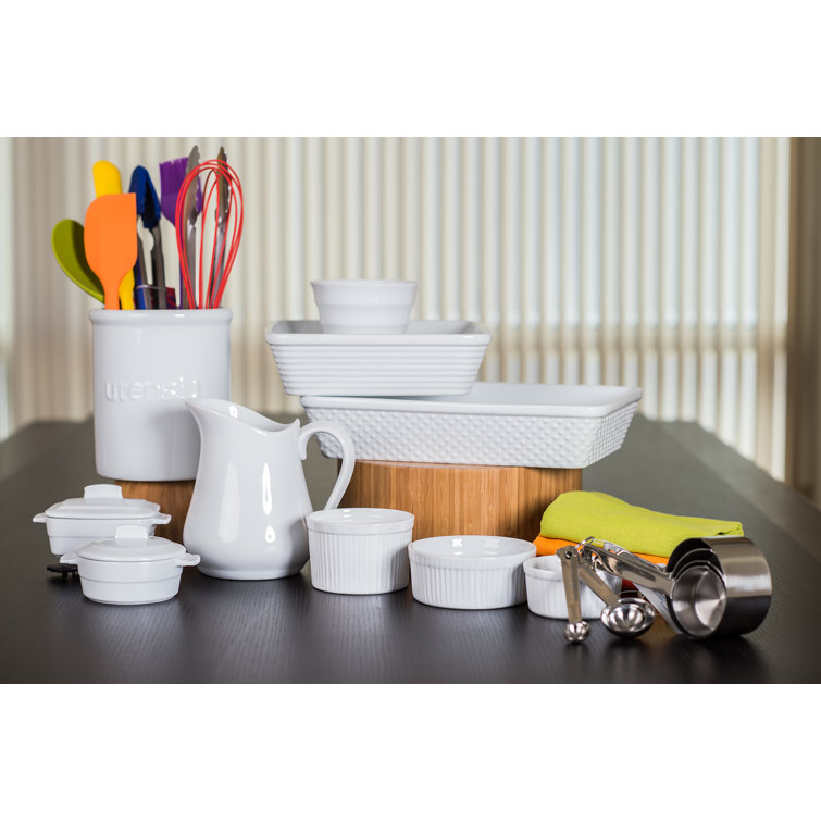 White Porcelain Round Soufflé Ramekins Set with Lids, 4.5 oz