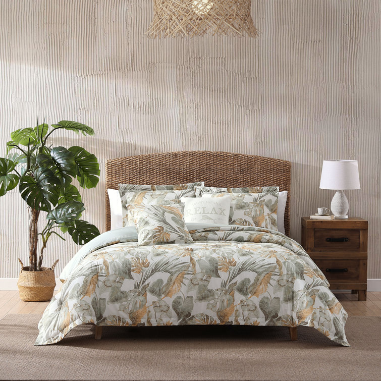 Ivory and Green Cotton Reversible Full Bedspread Set