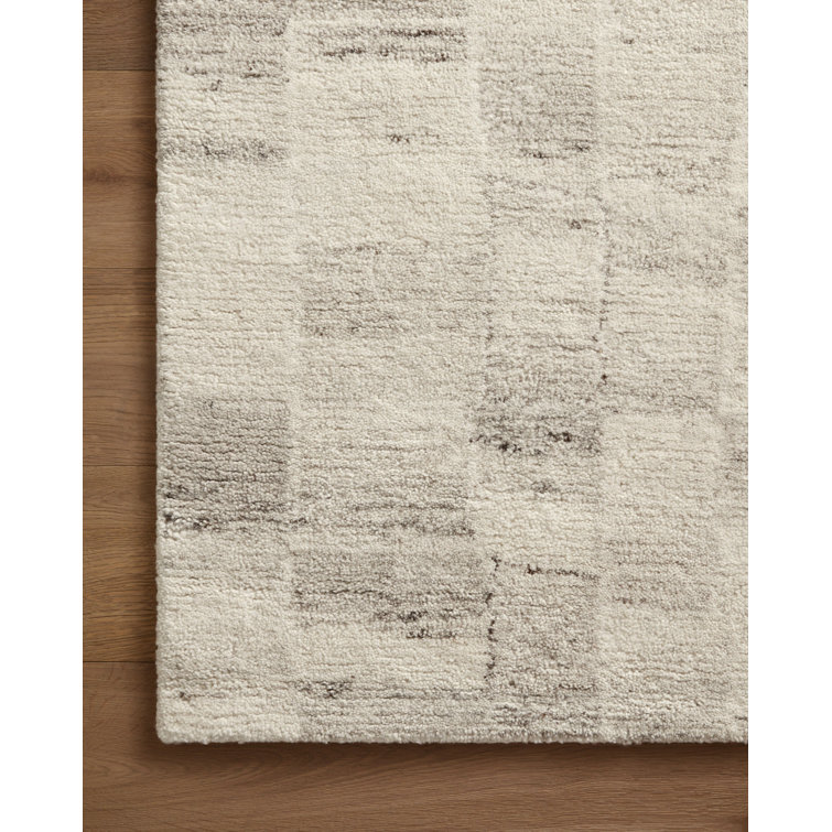 Ivory and Silver Hand-Tufted Wool 5' x 7' Area Rug