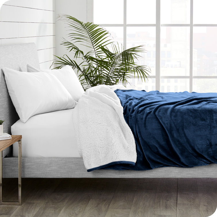 Plush Sherpa Fleece Twin/Twin XL Reversible Blanket in Dark Blue