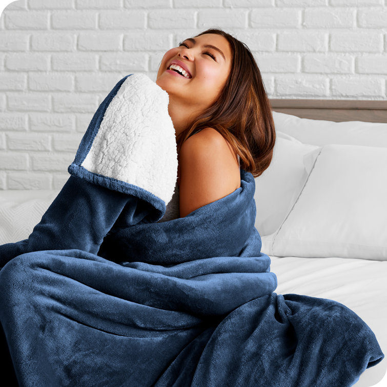 Plush Sherpa Fleece Twin/Twin XL Reversible Blanket in Dark Blue