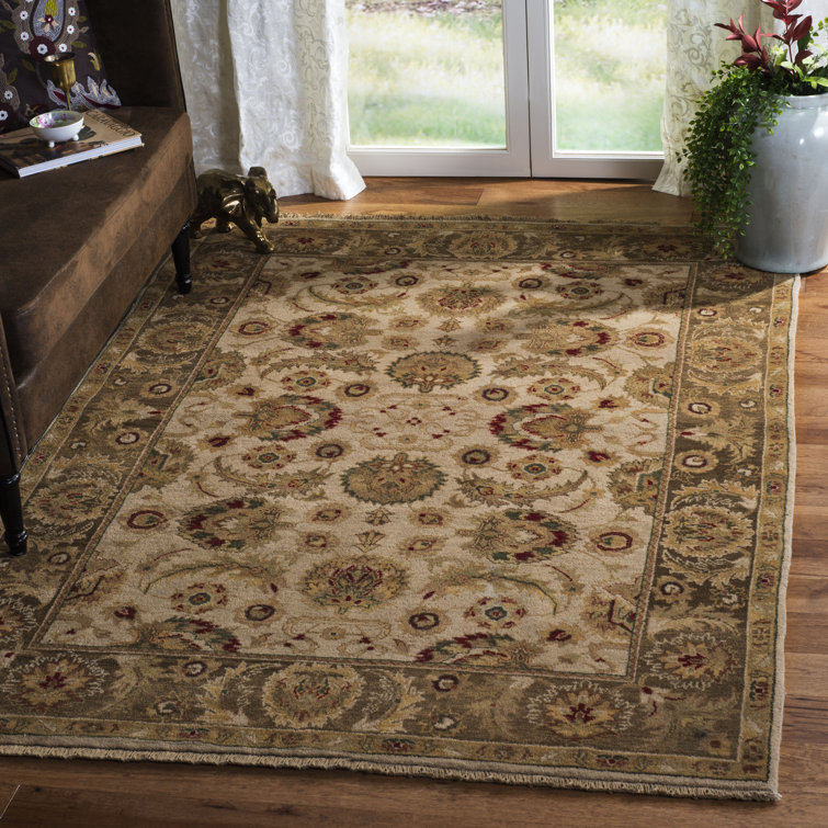 Ivory and Green Hand-Knotted Wool Oriental Rug, 6' x 9'