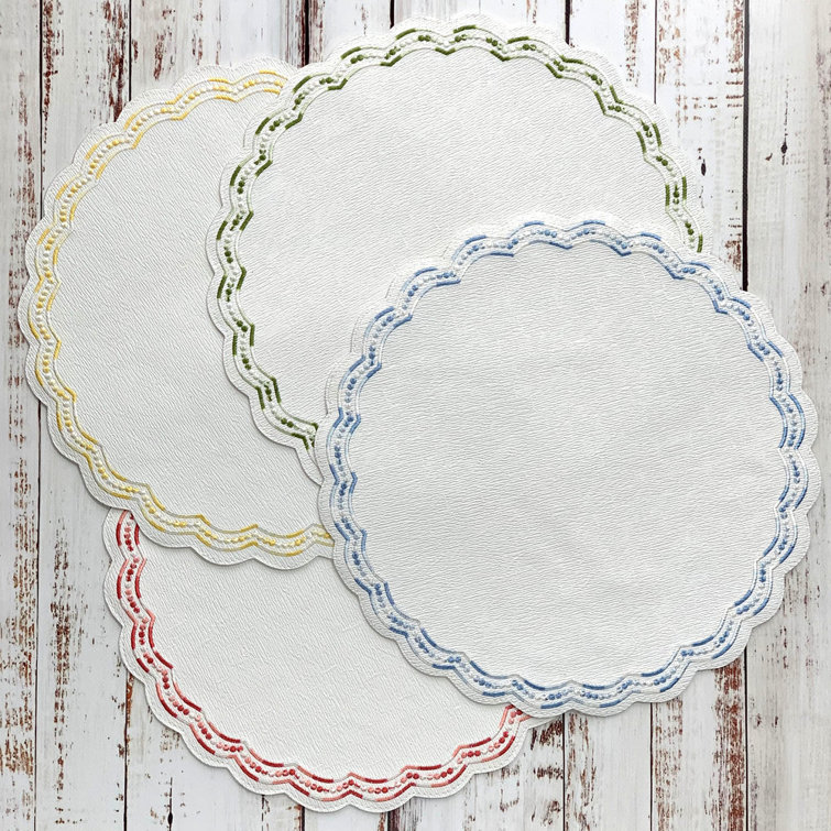 Green and White Scalloped Vinyl Placemat Set