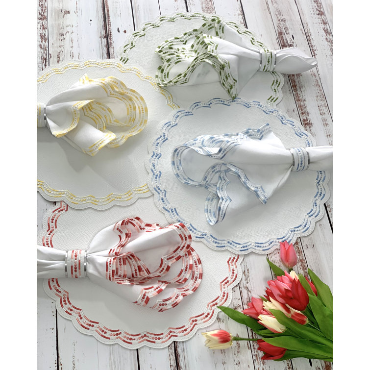 Green and White Scalloped Vinyl Placemat Set