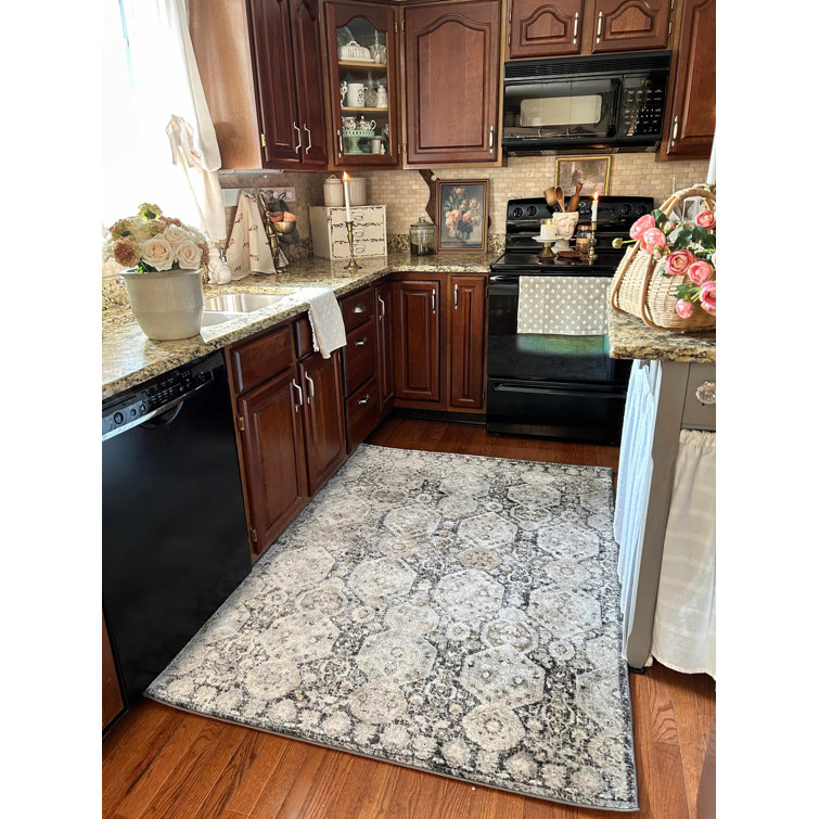 Orizaba Reversible Black Synthetic 5'3" x 7'3" Geometric Rug