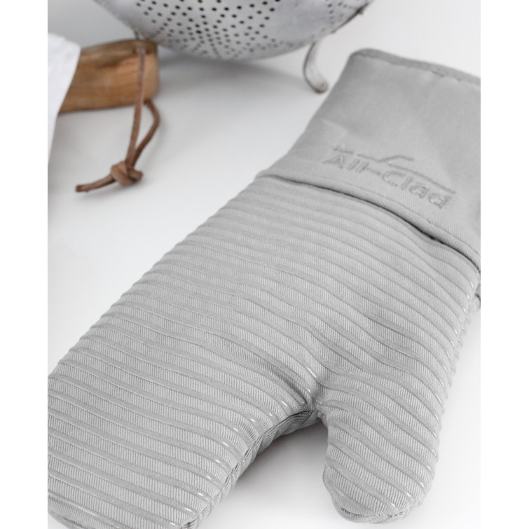 Gray Jacquard Kitchen Gift Set with Mitt and Towels
