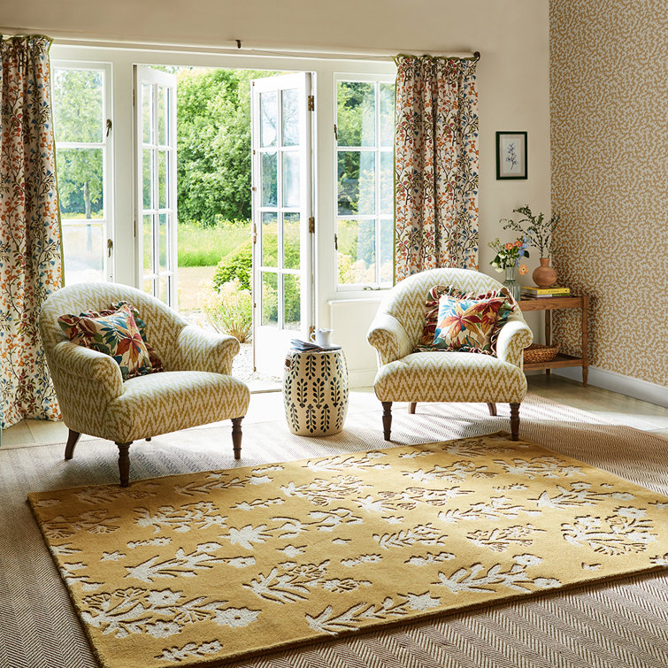 Handmade Gold Floral Wool Area Rug 5'6" x 7'9"