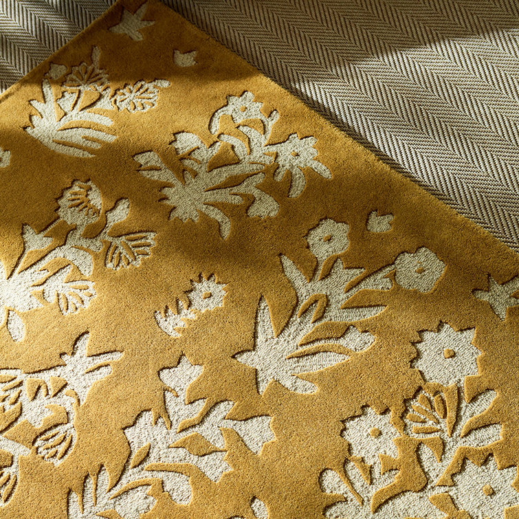 Handmade Gold Floral Wool Area Rug 5'6" x 7'9"