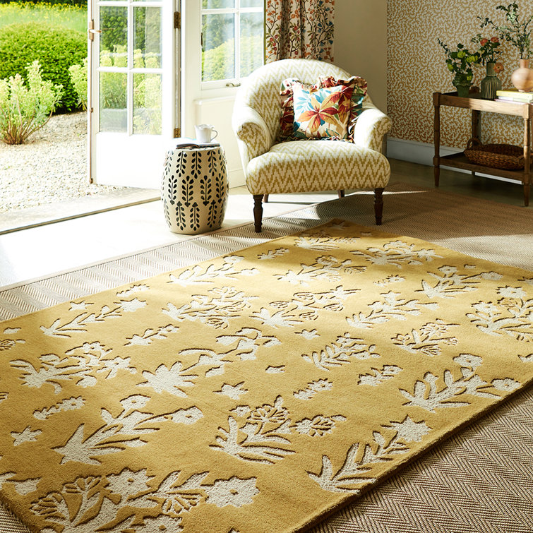 Handmade Gold Floral Wool Area Rug 5'6" x 7'9"