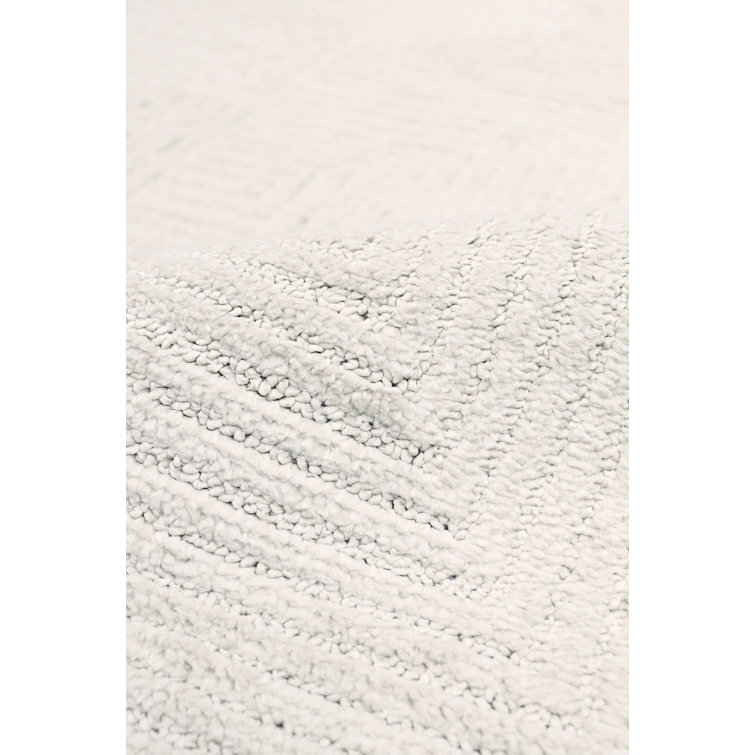 Sutton Ivory Stripe 4' x 6' Stain-Resistant Synthetic Rug