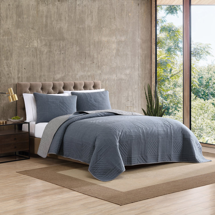 Casual Comfort King Cotton Quilt Set in Washed Denim Blue with Reversible Chrome Gray