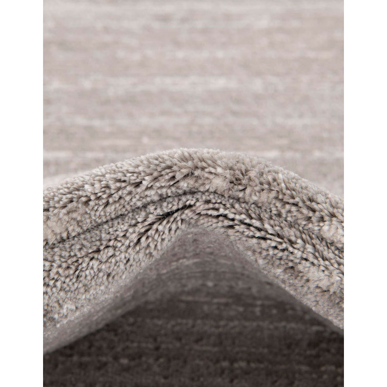 Elegant Gray 4' x 6' Rectangular Easy-Care Synthetic Area Rug