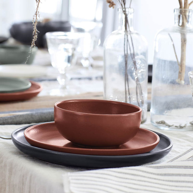 Salt Ceramic Footed Plate, Microwave and Freezer Safe
