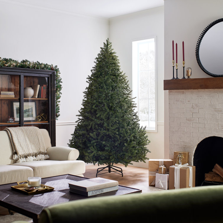 7.5' Green Norway Fir Artificial Christmas Tree with Lights