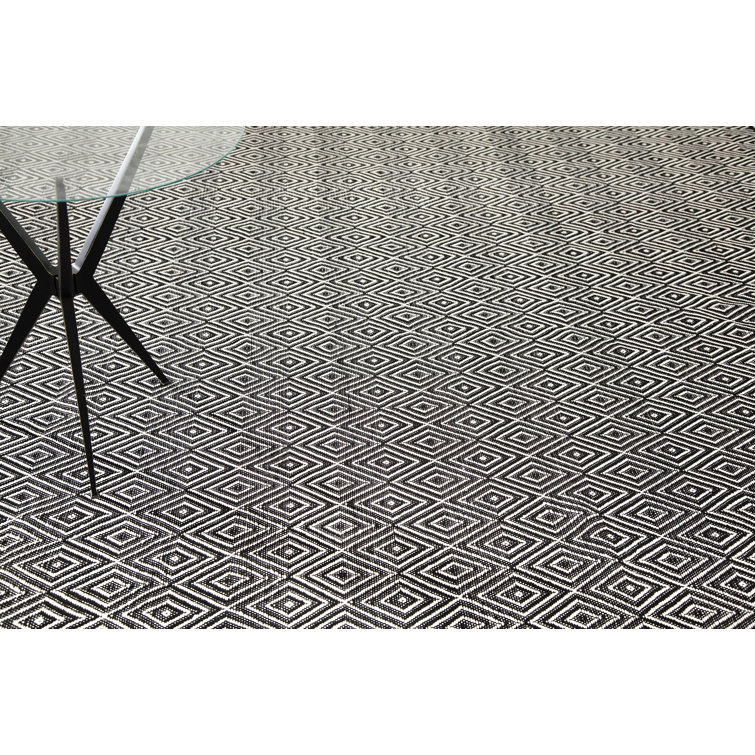 Diamond Black Ivory Handmade Reversible Indoor/Outdoor Rug