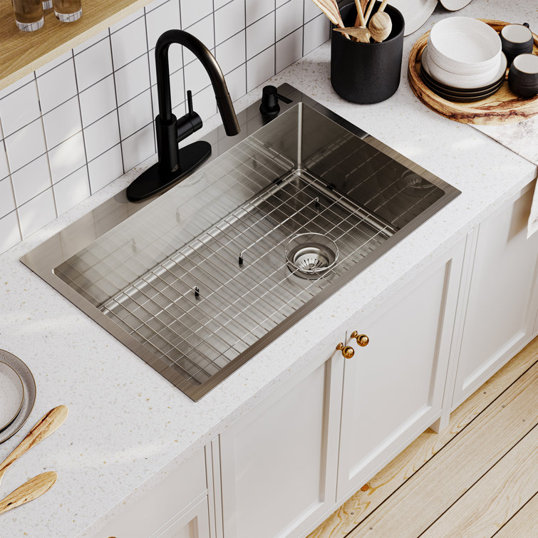 33" Brushed Stainless Steel Farmhouse Kitchen Sink with Grid