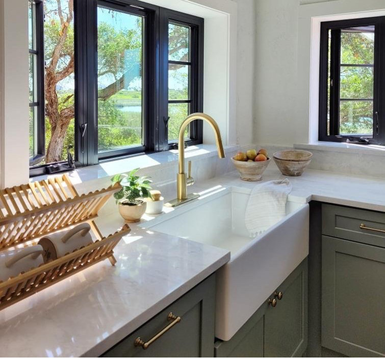Austen Crisp White Fireclay Farmhouse Apron Kitchen Sink