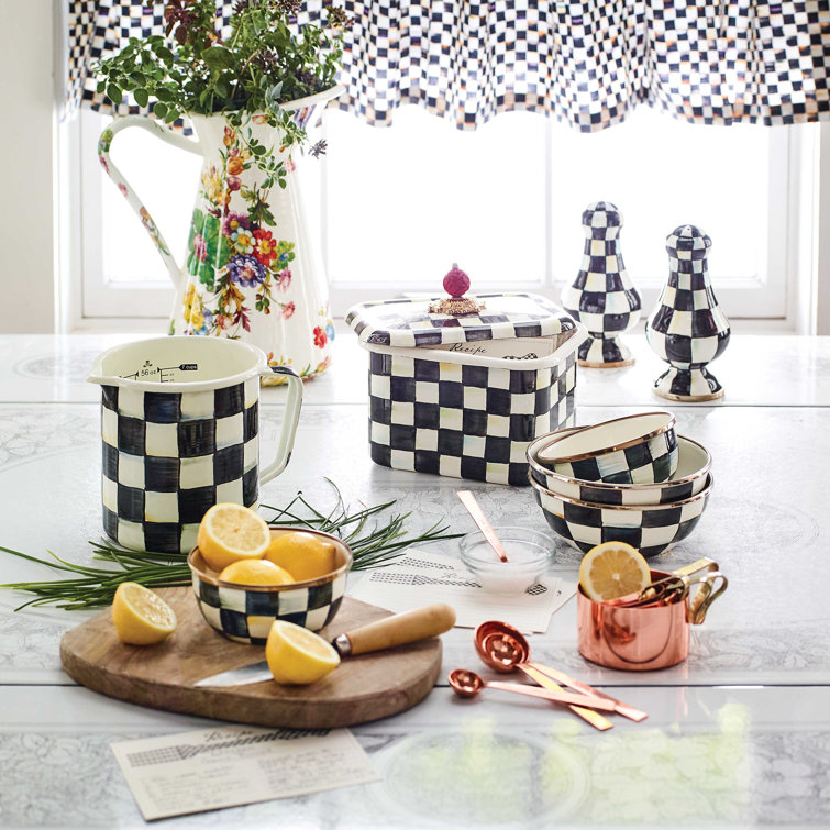 Black and White Checkered 7-Cup Enamel Measuring Cup