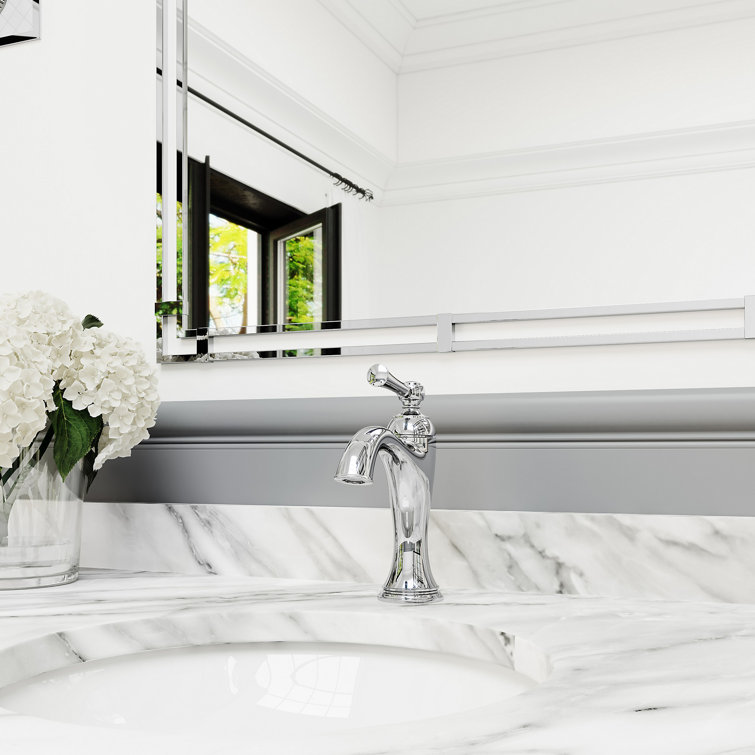 Polished Chrome Single Hole Bathroom Faucet with Drain Assembly