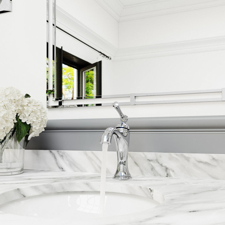 Polished Chrome Single Hole Bathroom Faucet with Drain Assembly