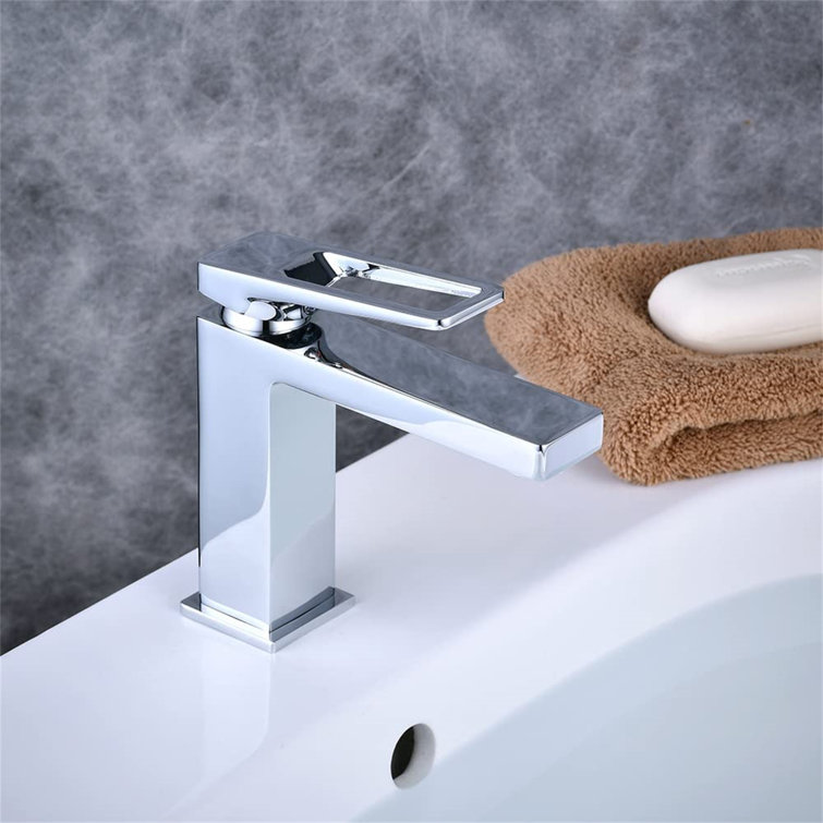 Chrome Single Handle Brass Bathroom Faucet with Pop-up Drain