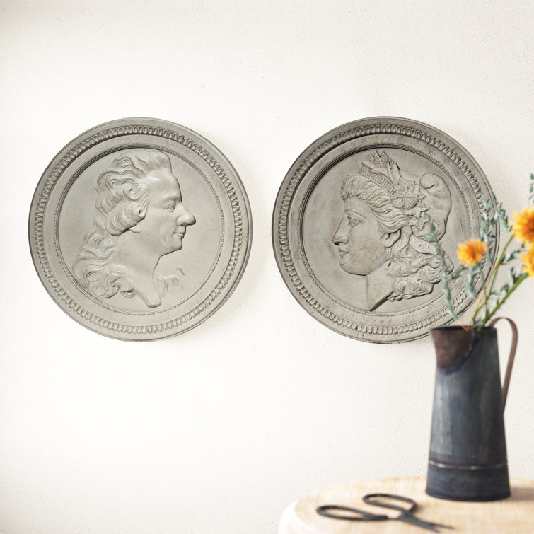 9.8'' Gray Resin Traditional Round Wall Decor Set