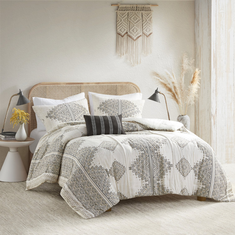 Ivory Microfiber Full Nordic Bedspread Set with Shearling